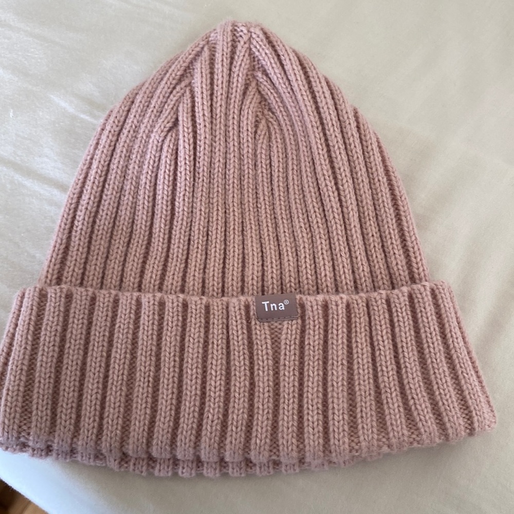 Aritzia tna hat